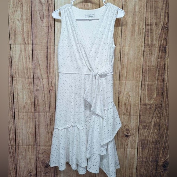 Signature BY Robbie Bee Women's White Faux-Wrap Eyelet Sleeve Dress Size PS - Picture 2 of 9
